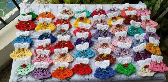 Chaveiro Mini Vestidinhos Crochê Coloridos (lembrancinhas)