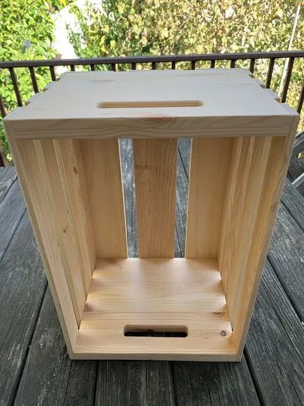 Caixote de Madeira Pinus com Pegador 60x40x20 - feito à mão por DASERRA ARTE EM MADEIRA