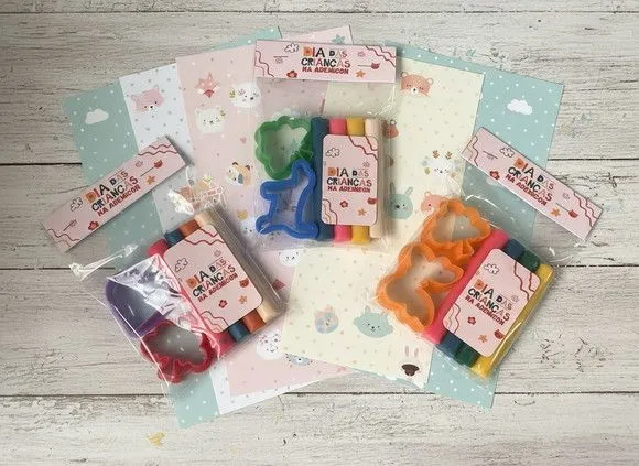 Massinha Modelar - Dia das Crianças Personalizada - feito à mão por Mi Papelaria Criativa