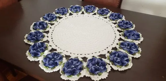 Centro de Mesa em Crochê Flores Azul Mesclado (70 Cm) - foto 4