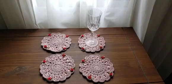 Descanso de Copos em Crochê - Rosa Cristal 04 Unidades - foto 4