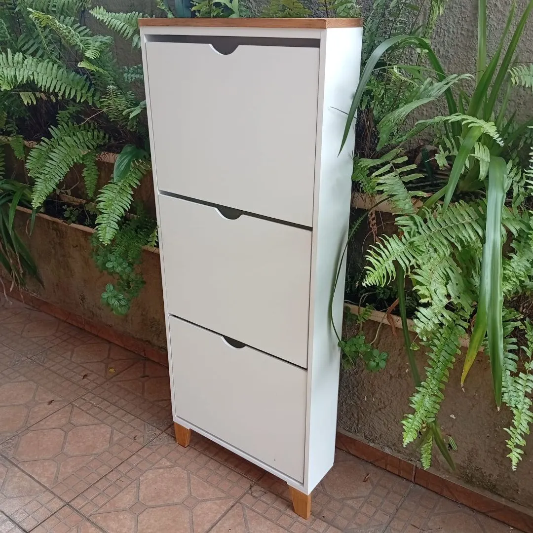 👞 Sapateira 156A - Slim - 3 Portas Basculantes – MDF Branco e Pinus Cerejeira
