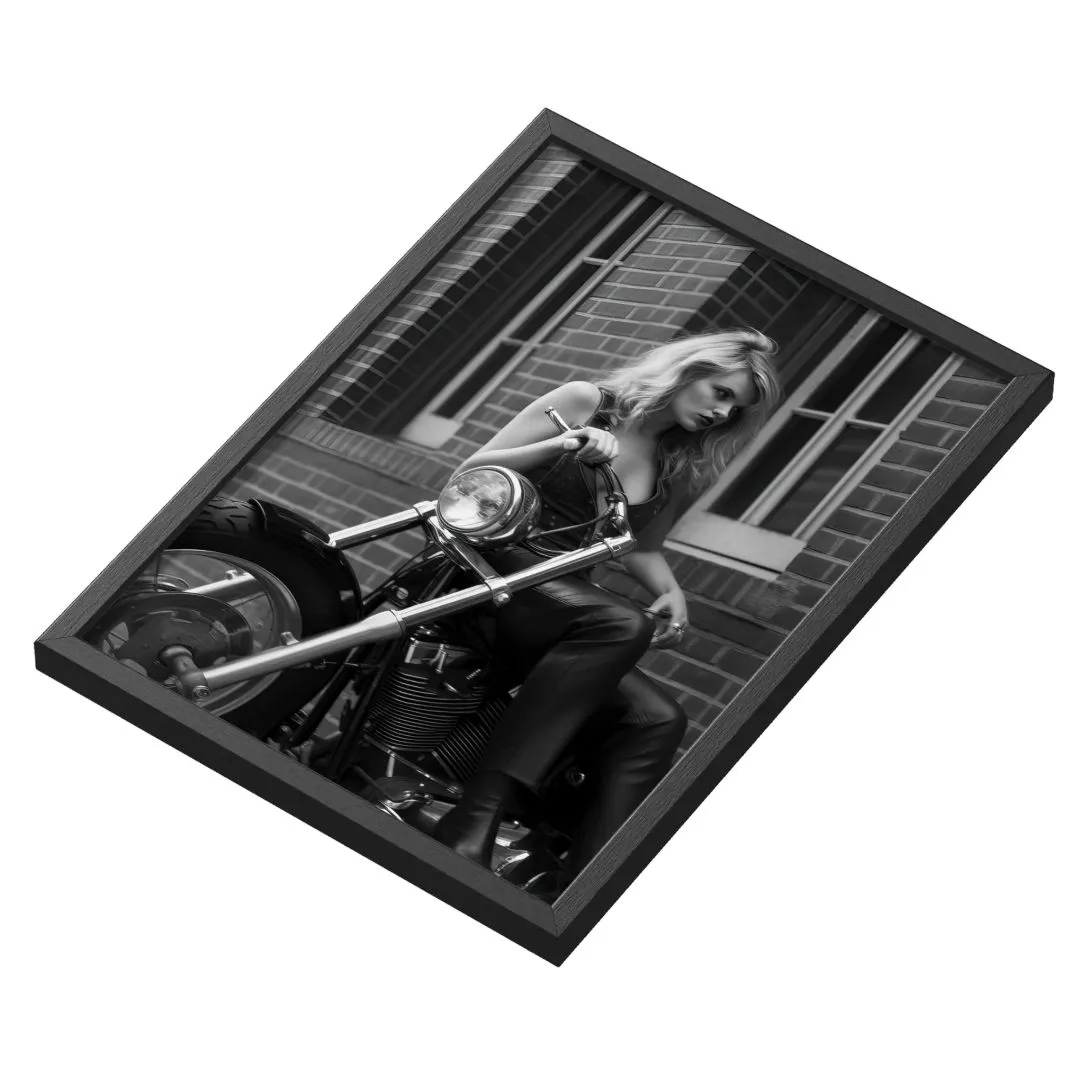 Quadro Mulher em Motocicleta Preto e Branco A3 - foto 3