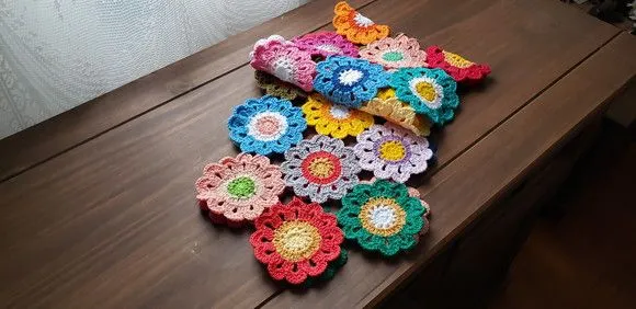 Trilho de Mesa em Crochê Flores Japonesa (1,30 cm x 30 Cm) - foto 4