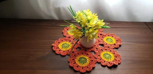 Toalhinha de Crochê Flor Japonesa (30 cm x 30 Cm) Telha - artesanato de Mari Crochê feito com carinho!