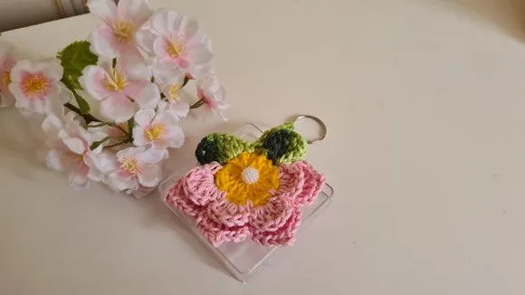 Chaveiro Florzinha em Crochê Rosa (lembrancinha ) - foto 3