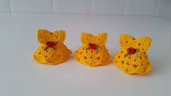 Imã Geladeira Mini Vestido em Crochê 7 cm x 9 cm - foto 4