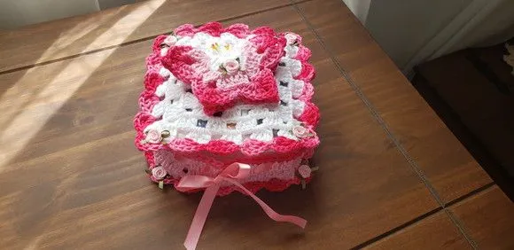 Porta Guardanapos em Crochê Borboleta (pink Mesclado) 22 cm