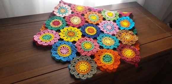 Trilho de Mesa em Crochê - Flores Japonesas (2,60 cm ) - foto 4