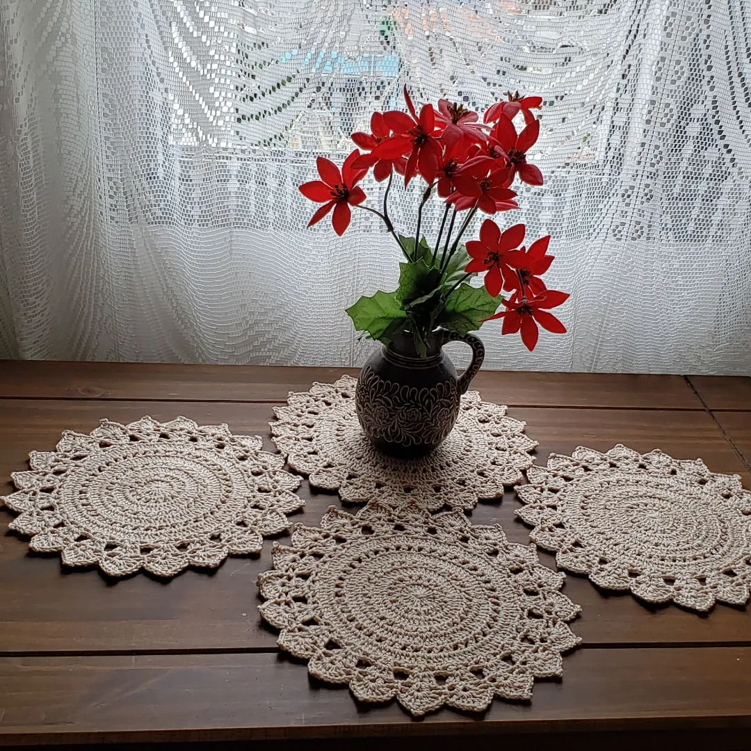 Jogo de 04 Toalhinhas em Crochê Porcelana Bege (20 cm) - foto 4