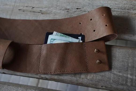 Cinto de Couro Legitimo com Bolso Interno - artesanato feito à mão por poroda