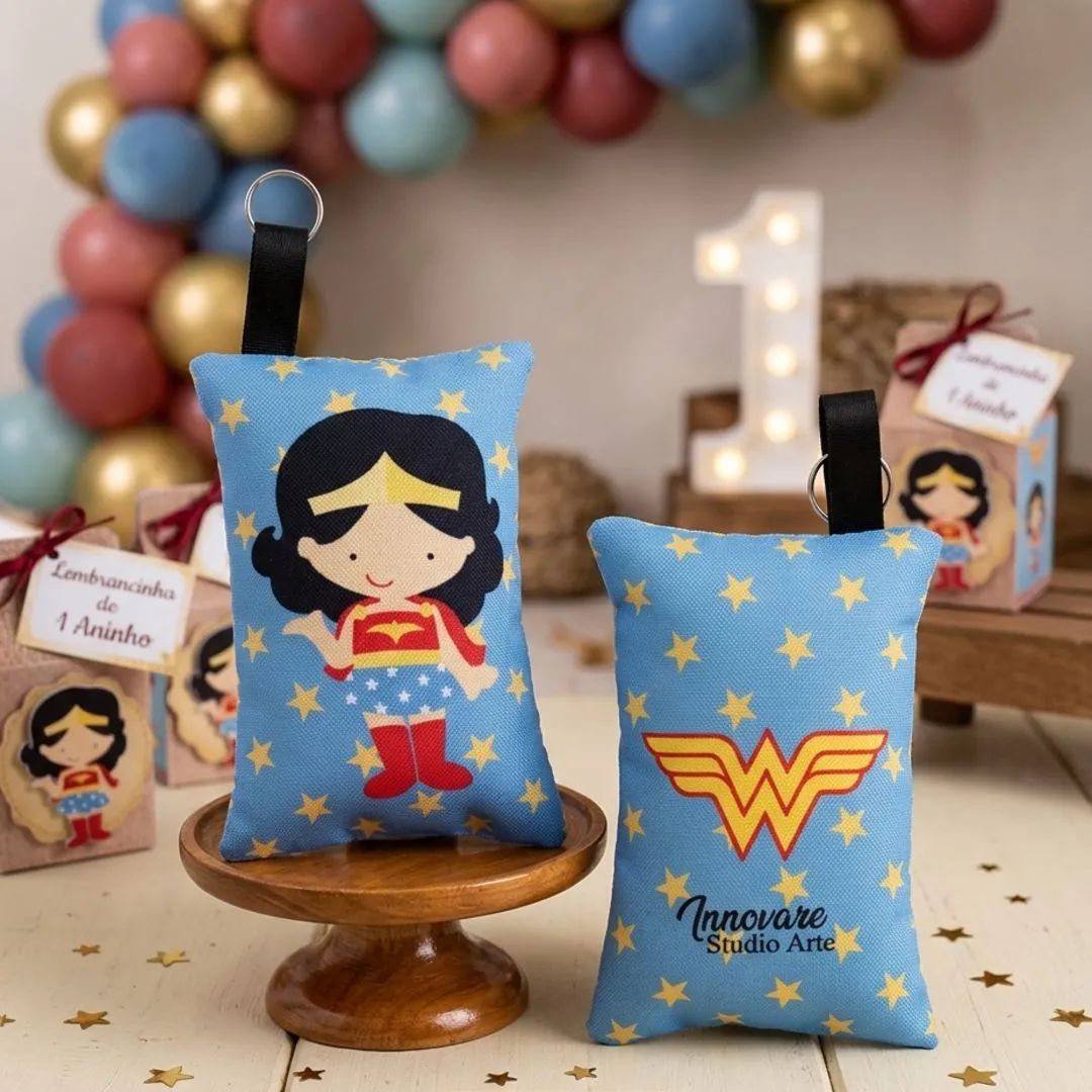 Kit 30 Chaveiros Almofadinha Mulher-Maravilha | Lembrancinhas Personalizadas - foto 2