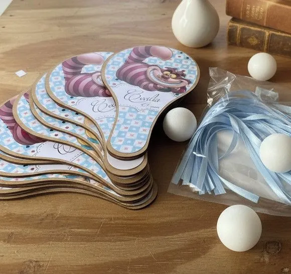 Raquete Ping Pong - Alice no País das Maravilhas - feito à mão por Mi Papelaria Criativa