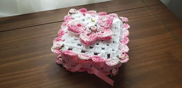 Porta Guardanapos em Crochê Borboleta (rosa Mesclado)
