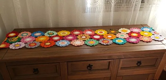 Trilho de Mesa em Crochê Flores Japonesa (1,60 cm x 30 Cm) - foto 2