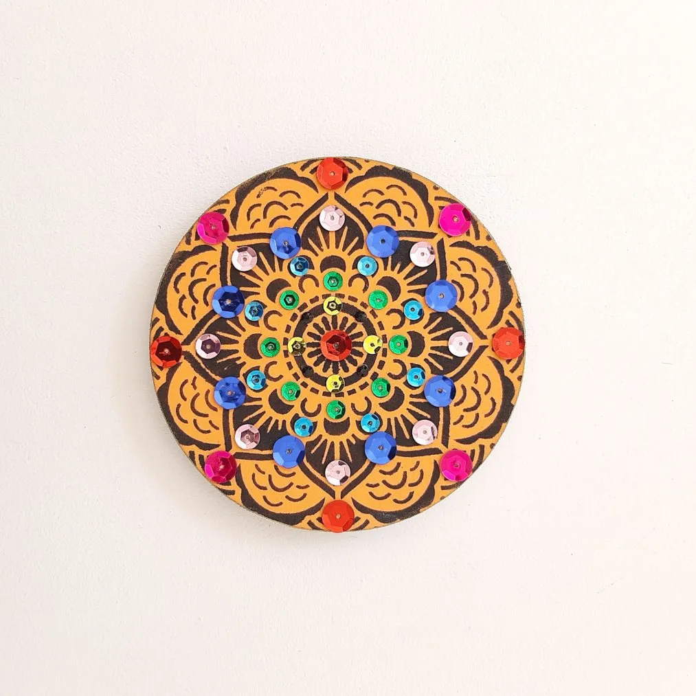 Mandala da Prosperidade LR - artesanato de Estudio Bananeira