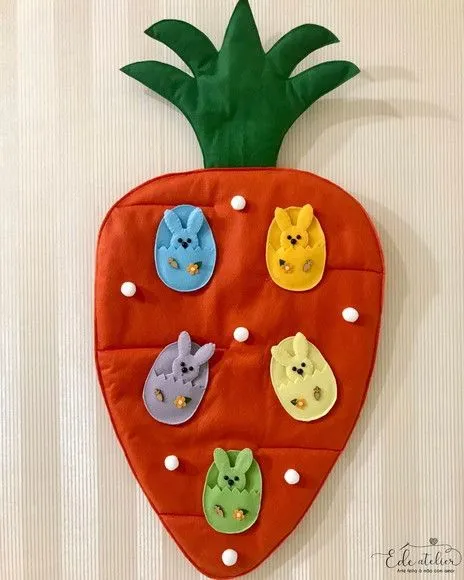 Decoração para Páscoa Cenoura das Cores em Feltro 80cm