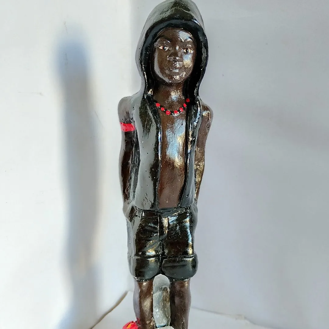 Exu mirim em pé capuz em gesso 20 cm - foto 3