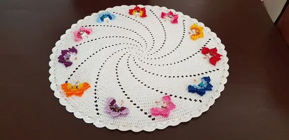 Centro de Mesa em Crochê Dança das Borboletas 60 cm - foto 2
