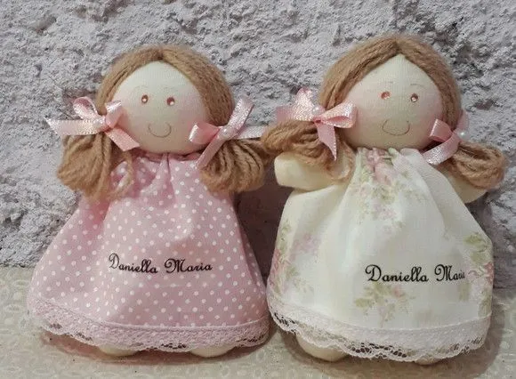 Boneca lembrança - artesanato feito à mão por Ateliê cantinho do bebê