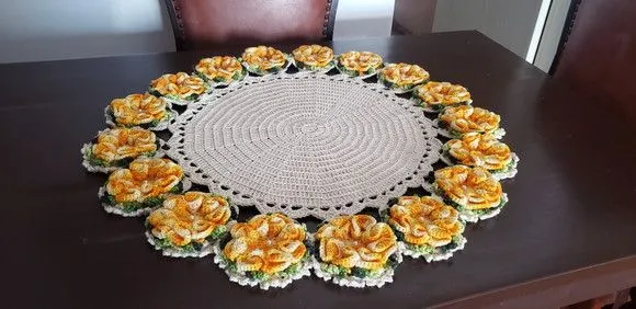 Centro de Mesa em Crochê Flores Amarelo Mesclado - foto 2