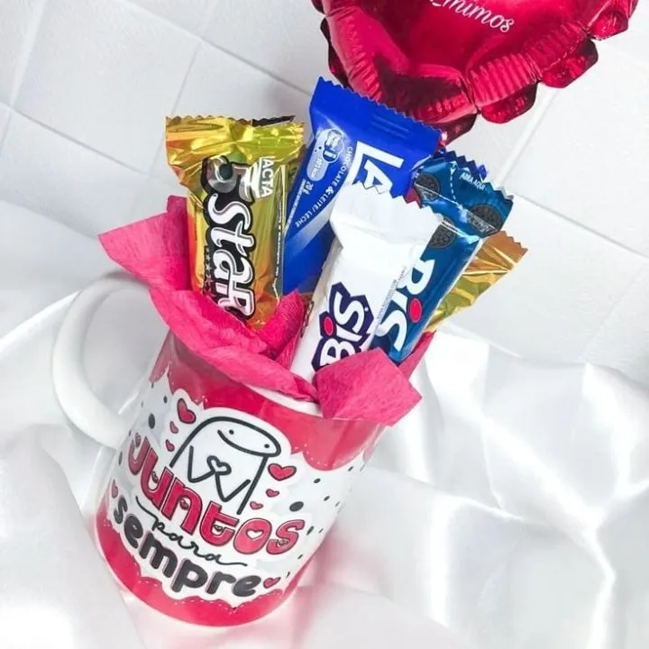 Buquê na Caneca com Chocolate e Ursinho de Pelúcia - foto 3