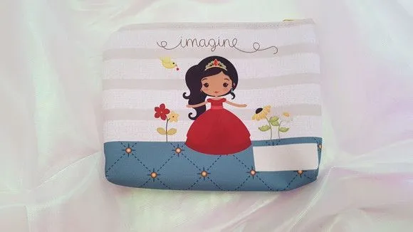 Necessaire personalizada Princesa - artesanato feito à mão por Innovare Studio