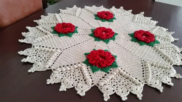 Toalha Redonda Crochê com Flores - foto 3