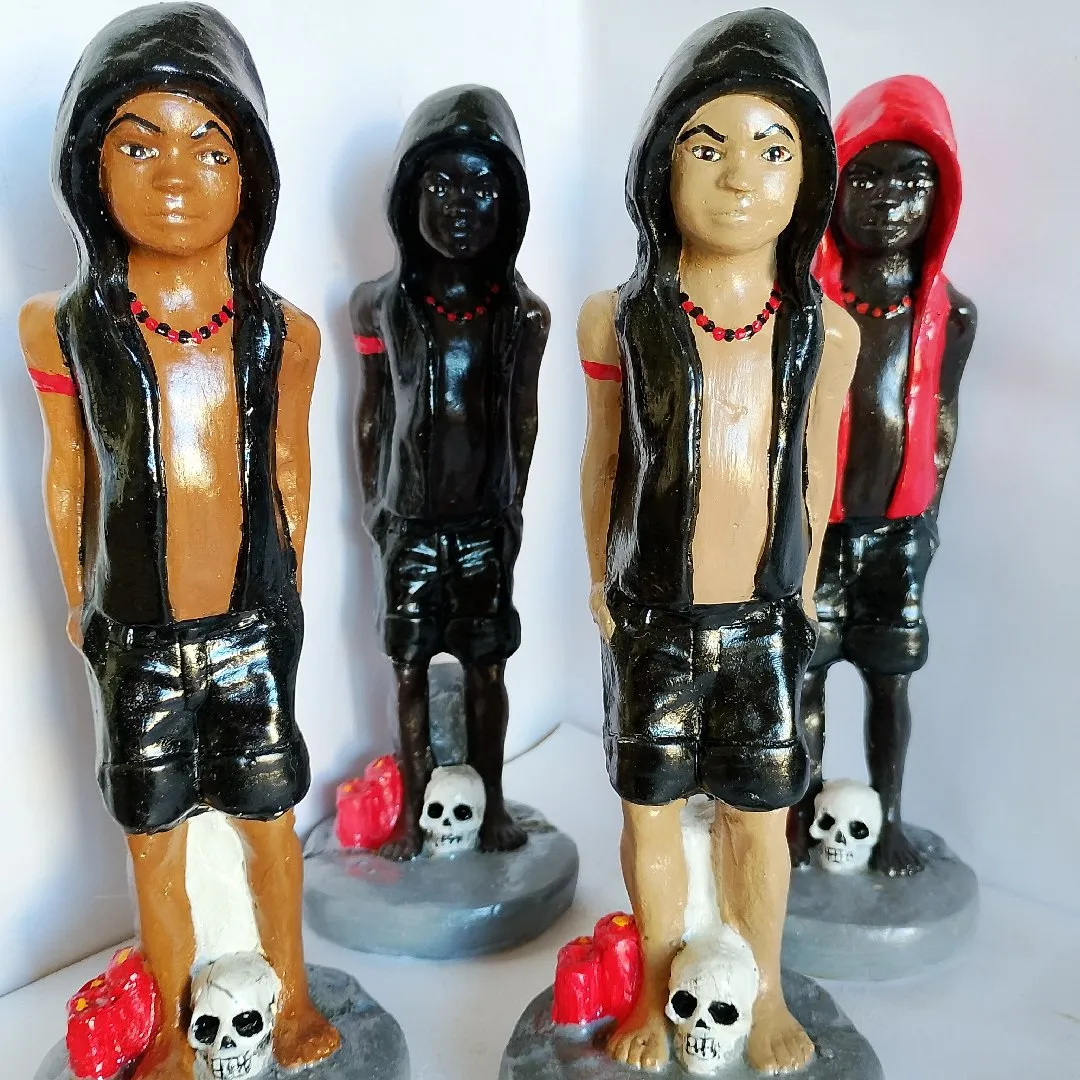 Exu mirim em pé capuz em gesso 20 cm