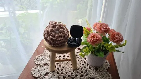 Case em Crochê para Fone de Ouvidos Amêndoa - artesanato de Mari Crochê feito com carinho!