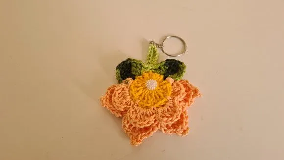 Chaveiro Florzinha em Crochê Pêssego (lembrancinha) - foto 3