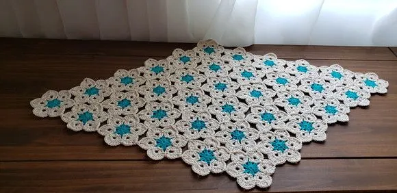 Centro de Mesa Crochê Mini Flor (cru/tifani) - foto 2