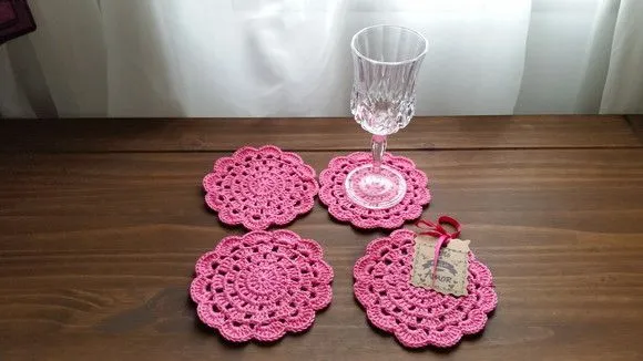 Descanso de Copos em Crochê Pitaia Rosa (04 Unidades)