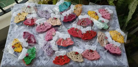 Chaveiro Mini Vestidinhos Crochê Coloridos (lembrancinhas) - foto 5
