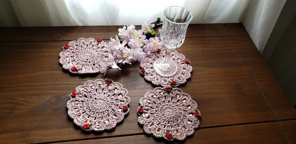 Descanso de Copos em Crochê - Rosa Cristal 04 Unidades