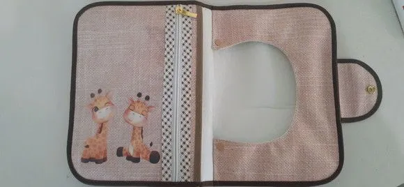 Kit higiene do bebê- Porta fraldas e lenço umedecido - foto 3