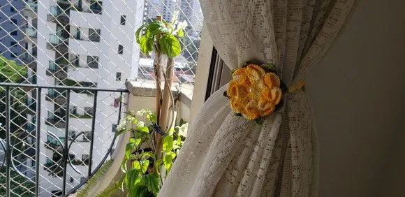Par de Prendedores de Cortinas - Flor Amarela com Pérola - foto 2