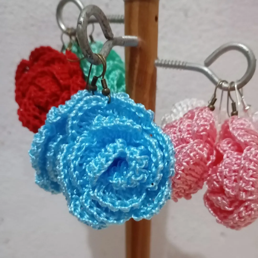 brinco rosa de crochê - foto 4