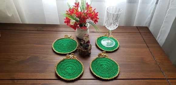 Descanso de Taças em Crochê Bolas de Natal Verde - foto 2