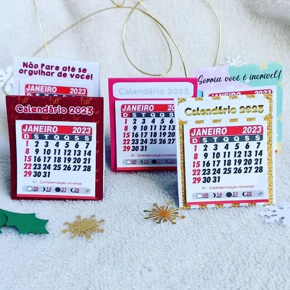 Mini Calendário de Mesa 2025 - artesanato de PAPCRIE