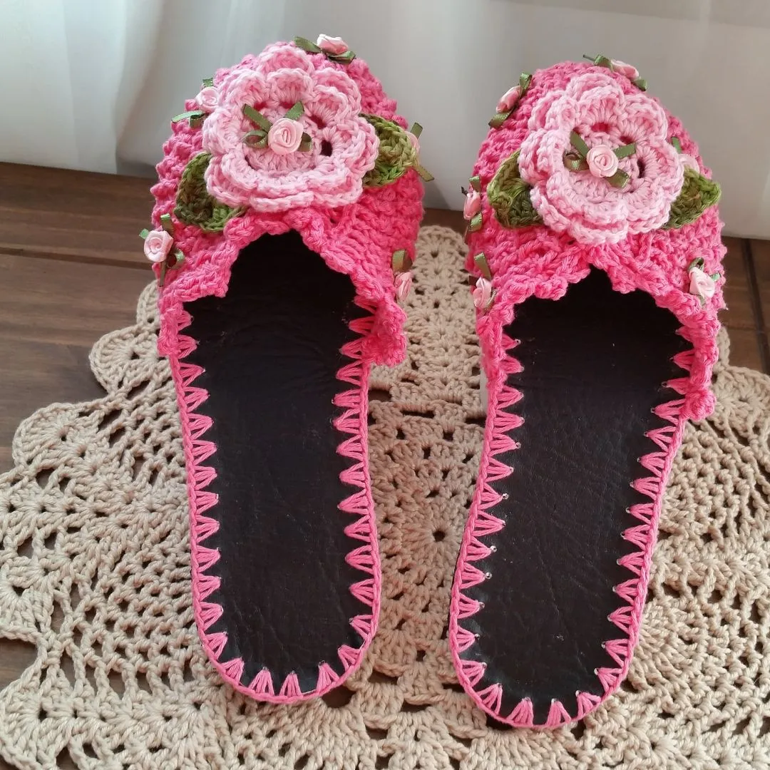 Chinelo de Quarto em Crochê - Flor Ipê - Número 34 - 35 - foto 4