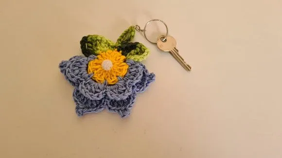 Chaveiro Florzinha em Crochê Reno (lembrancinha) - foto 5