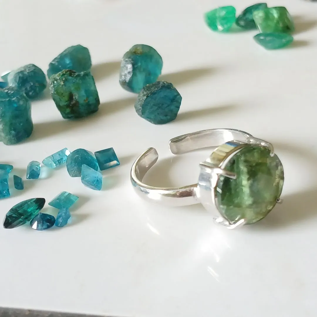 Anel unissex de rara esmeralda exótica. - artesanato feito à mão por B'Natin Jewels, Arts e Gems