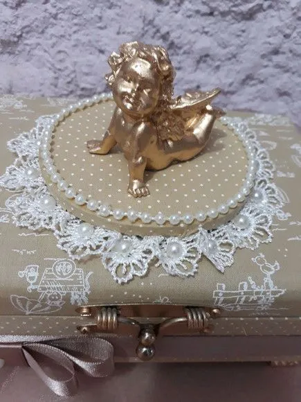 Caixa pra padrinhos com toalha - artesanato feito à mão por Ateliê cantinho do bebê