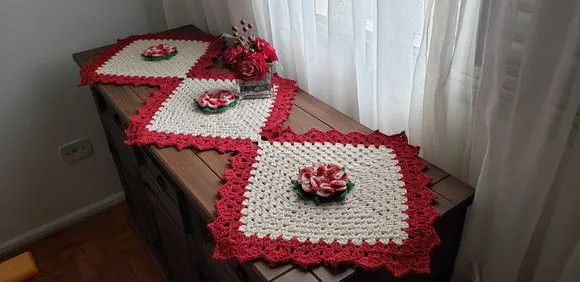 Trilho de Mesa com Aplicação de Flores - foto 3
