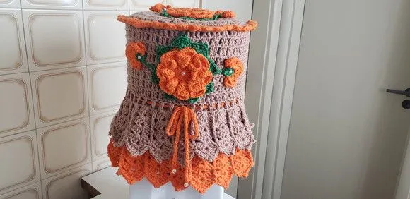 Capa para Galão de Água Mineral 10l em Crochê Bege Laranja - foto 4