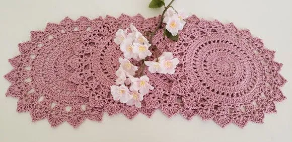 Jogo de 04 Toalhinhas em Crochê Rosa Velho (20 Cm) - foto 4