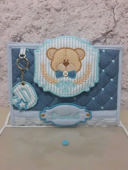 Capa pra caderneta de vacinas - artesanato feito à mão por Ateliê cantinho do bebê