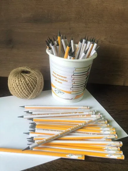 Lápis Escolar Personalizado - artesanato feito à mão por creativitybynina