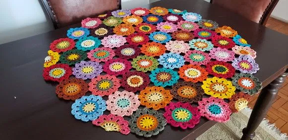 Toalha Flores Japonesa em Crochê Redonda (80 cm ) - foto 5